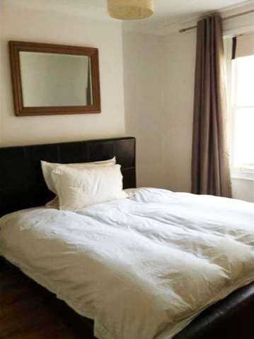  Image of 1 bedroom Flat to rent in Askew Crescent London W12 at Askew Crescent Shepherds Bush London, W12 9DN