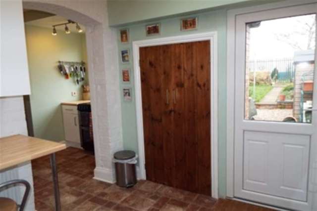  Image of 3 bedroom Semi-Detached house to rent in Aylestone Drive Aylestone Leicester LE2 at Leicester, LE2 8QE