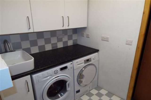  Image of 3 bedroom Semi-Detached house to rent in Aylestone Drive Aylestone Leicester LE2 at Leicester, LE2 8QE