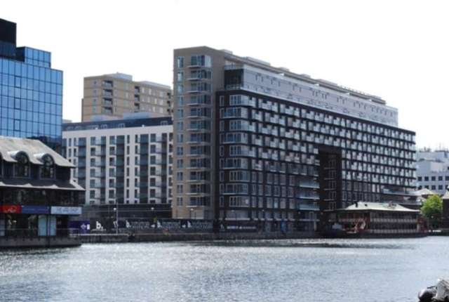  Image of Flat to rent in Baltimore Wharf London E14 at North Boulevard  Canary Wharf, E14 9EQ
