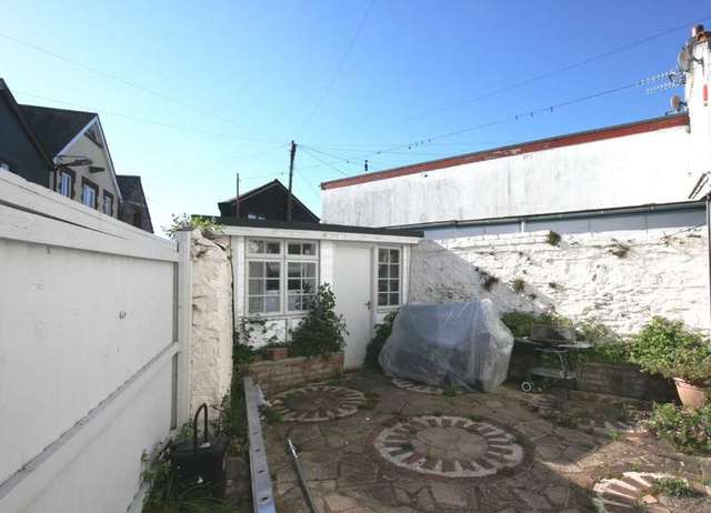  Image of 1 bedroom End of Terrace to rent in Bampfylde Road Torquay TQ2 at TORQUAY Devon, TQ2 5AR