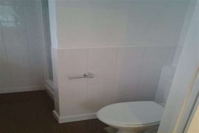  Image of Flat to rent in Holyrood Road New Barnet Barnet EN5 at Barnet, EN5 1DQ