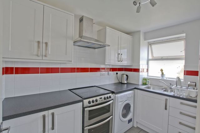  Image of 2 bedroom Flat to rent in Basevi Way London SE8 at Basevi Way  Greenwich, SE8 3JS