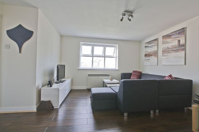  Image of 2 bedroom Flat to rent in Basevi Way London SE8 at Basevi Way  Greenwich, SE8 3JS