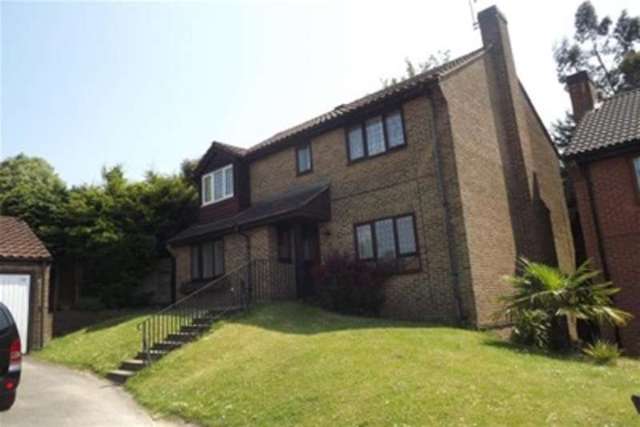  Image of 4 bedroom Detached house to rent in Beaumont Road Purley CR8 at Purley, CR8 2EJ