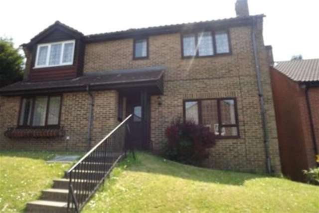  Image of 4 bedroom Detached house to rent in Beaumont Road Purley CR8 at Purley, CR8 2EJ