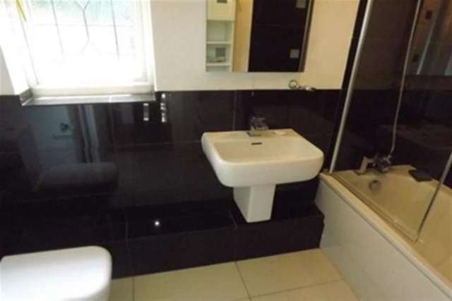  Image of 4 bedroom Detached house to rent in Beaumont Road Purley CR8 at Purley, CR8 2EJ