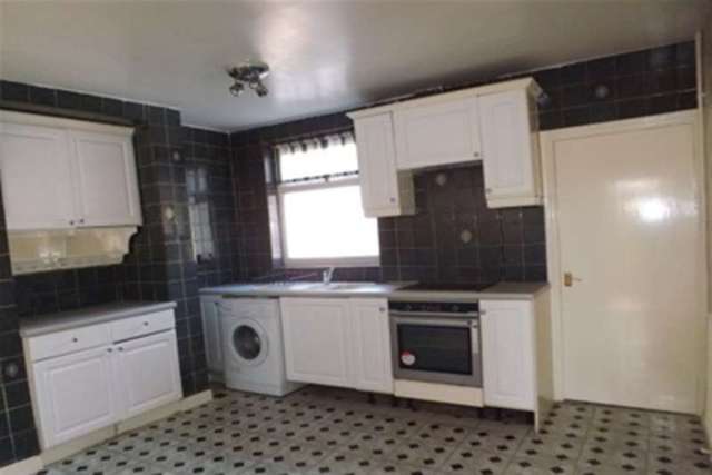  Image of 3 bedroom Detached house to rent in Beighton Street Sutton-in-Ashfield NG17 at Sutton-in-Ashfield, NG17 4EG