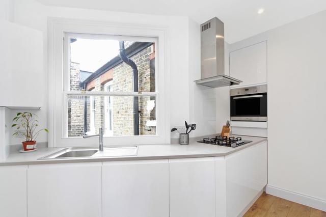  Image of 1 bedroom Property to rent in Bishops Road London SW6 at Bishops Road  London, SW6 7AT