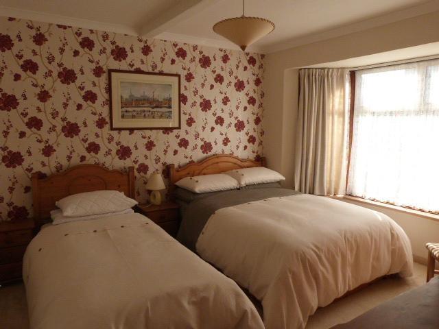  Image of 3 bedroom Semi-Detached house for sale in Black Rod Close Hayes UB3 at Hayes, UB3 4QJ