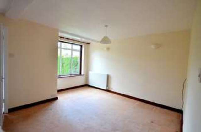  Image of 3 bedroom Property to rent in Blossom Way Uxbridge UB10 at Blossom Way  Uxbridge, UB10 9LN