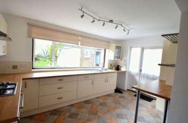  Image of 3 bedroom Property to rent in Blossom Way Uxbridge UB10 at Blossom Way  Uxbridge, UB10 9LN
