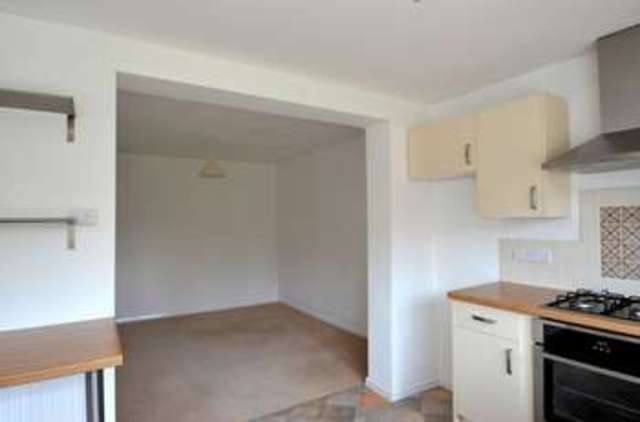  Image of 3 bedroom Property to rent in Blossom Way Uxbridge UB10 at Blossom Way  Uxbridge, UB10 9LN