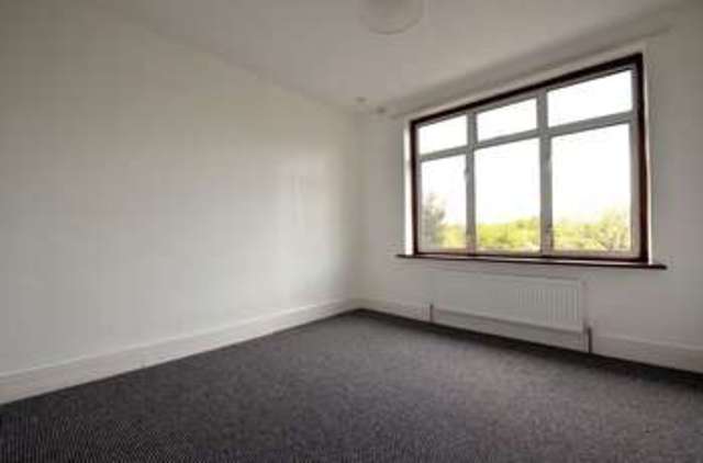  Image of 3 bedroom Property to rent in Blossom Way Uxbridge UB10 at Blossom Way  Uxbridge, UB10 9LN