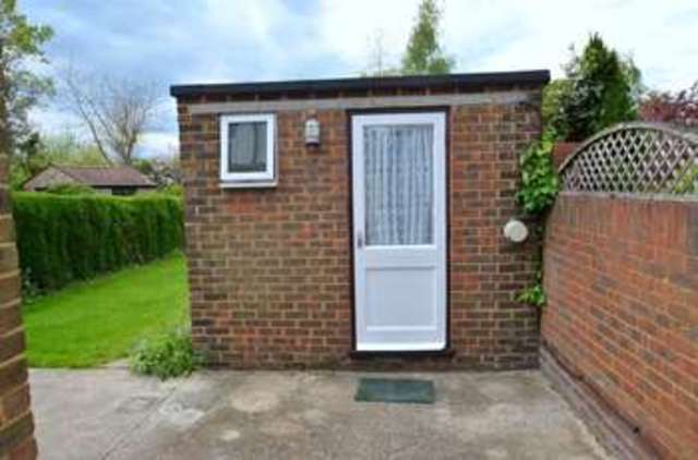  Image of 3 bedroom Property to rent in Blossom Way Uxbridge UB10 at Blossom Way  Uxbridge, UB10 9LN