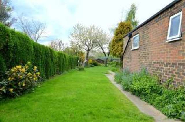  Image of 3 bedroom Property to rent in Blossom Way Uxbridge UB10 at Blossom Way  Uxbridge, UB10 9LN