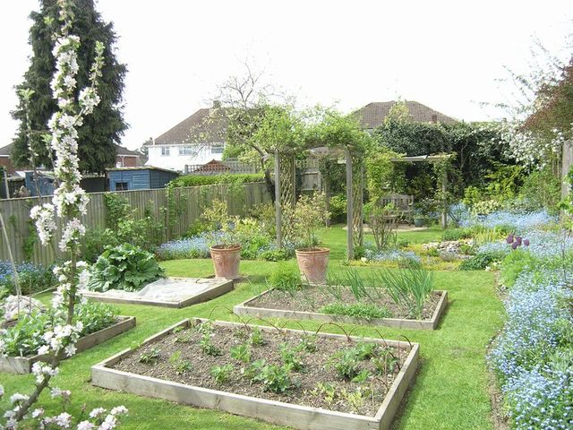  Image of 3 bedroom Semi-Detached house for sale in Meadow Walk Bourne End SL8 at Meadow Walk  Bourne End, SL8 5TP