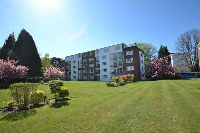  Image of 2 bedroom Flat for sale in The Avenue Westbourne Bournemouth BH13 at 20 The Avenue  Poole, BH13 6AH