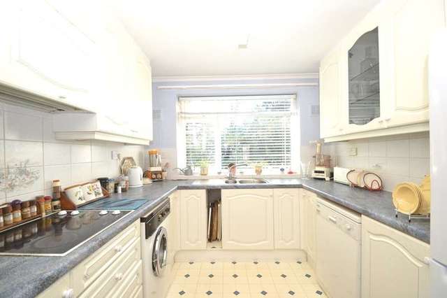  Image of 2 bedroom Flat for sale in The Avenue Westbourne Bournemouth BH13 at 20 The Avenue  Poole, BH13 6AH