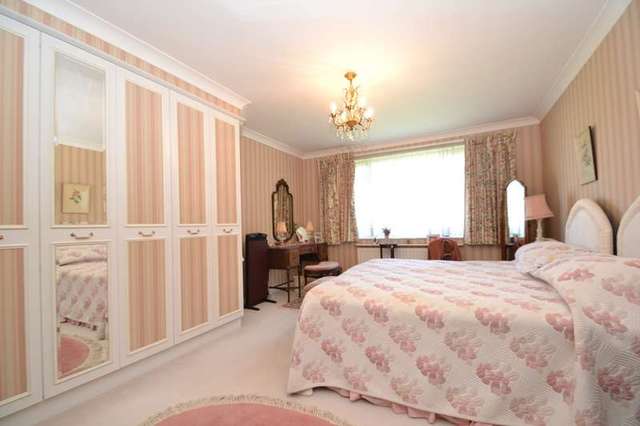  Image of 2 bedroom Flat for sale in The Avenue Westbourne Bournemouth BH13 at 20 The Avenue  Poole, BH13 6AH