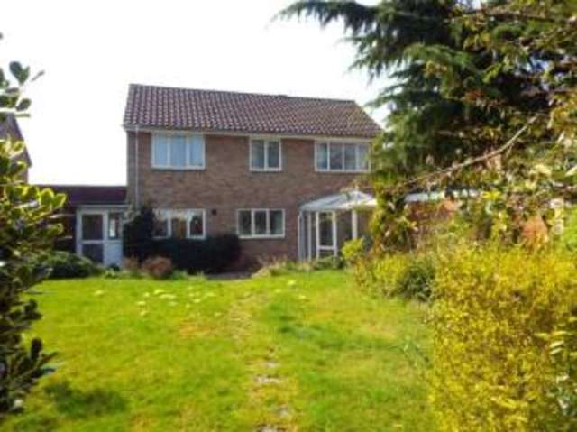  Image of 4 bedroom Detached house for sale in Lakeside Bracknell RG42 at Bracknell Berkshire Newell Green, RG42 2LE
