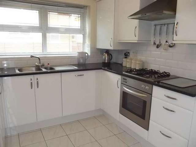  Image of 3 bedroom Flat to rent in Forest Road Canford Cliffs Poole BH13 at 17 Forest Road  Poole, BH13 6DP