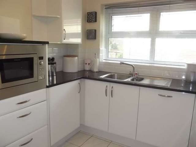  Image of 3 bedroom Flat to rent in Forest Road Canford Cliffs Poole BH13 at 17 Forest Road  Poole, BH13 6DP