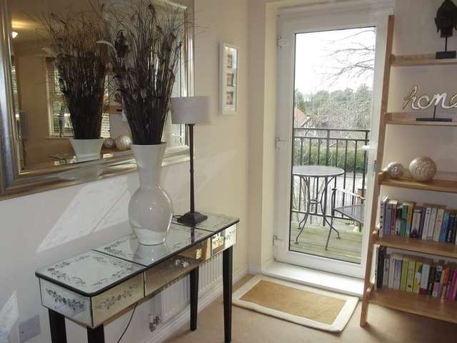  Image of 3 bedroom Flat to rent in Forest Road Canford Cliffs Poole BH13 at 17 Forest Road  Poole, BH13 6DP