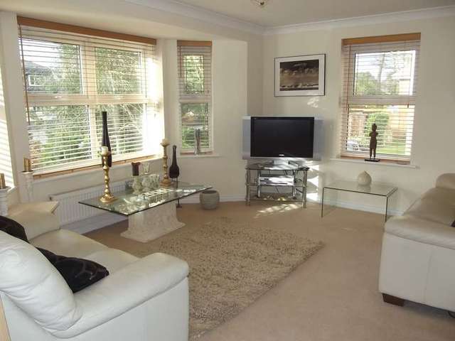  Image of 3 bedroom Flat to rent in Forest Road Canford Cliffs Poole BH13 at 17 Forest Road  Poole, BH13 6DP
