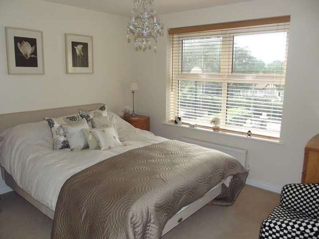  Image of 3 bedroom Flat to rent in Forest Road Canford Cliffs Poole BH13 at 17 Forest Road  Poole, BH13 6DP