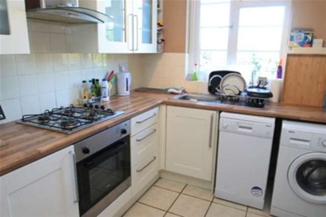  Image of 2 bedroom Flat to rent in Bromley Road Bromley BR1 at Bromley, BR1 4PA