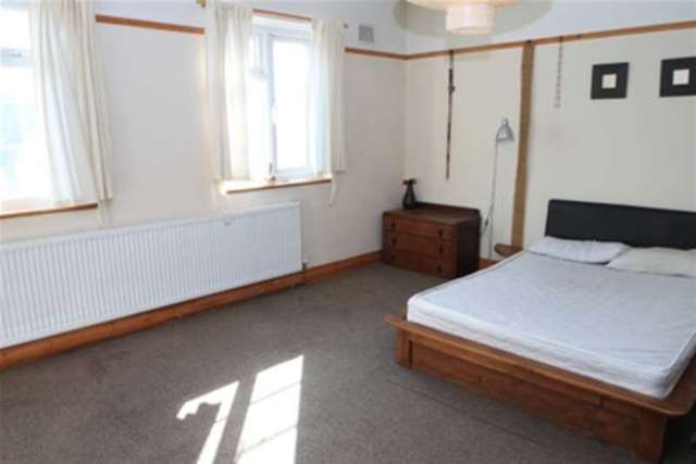  Image of 2 bedroom Flat to rent in Bromley Road Bromley BR1 at Bromley, BR1 4PA