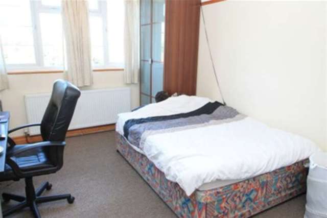  Image of 2 bedroom Flat to rent in Bromley Road Bromley BR1 at Bromley, BR1 4PA