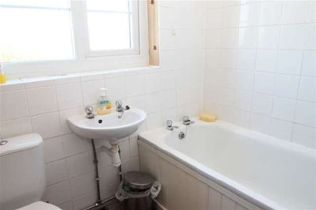  Image of 2 bedroom Flat to rent in Bromley Road Bromley BR1 at Bromley, BR1 4PA