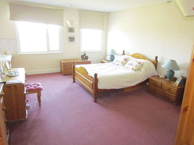  Image of 6 bedroom Semi-Detached house for sale in Bromwich Road Worcester WR2 at Worcester Worcestershire Worcester, WR2 4AR