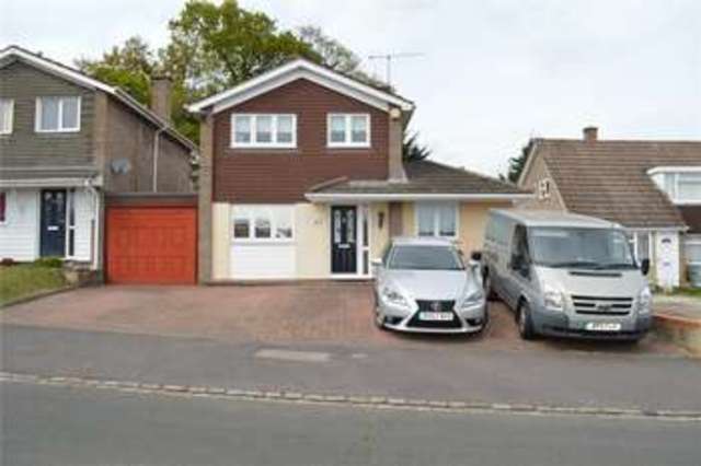  Image of 3 bedroom Detached house for sale in Broomfield Road Tilehurst Reading RG30 at Reading Berkshire Tilehurst, RG30 6AJ
