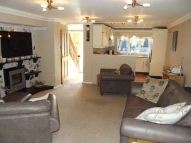  Image of 3 bedroom Detached house for sale in Broomfield Road Tilehurst Reading RG30 at Reading Berkshire Tilehurst, RG30 6AJ
