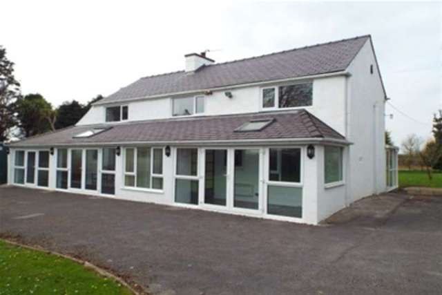  Image of 4 bedroom Detached house to rent in Brynsiencyn Llanfairpwllgwyngyll LL61 at Llanfairpwllgwyngyll, LL61 6UR