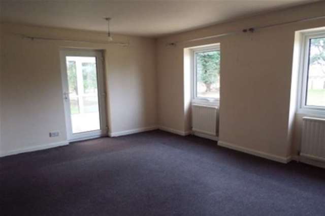  Image of 4 bedroom Detached house to rent in Brynsiencyn Llanfairpwllgwyngyll LL61 at Llanfairpwllgwyngyll, LL61 6UR