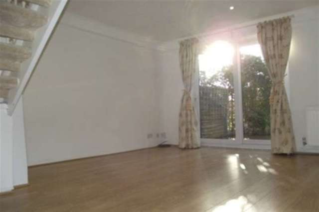  Image of 2 bedroom Terraced house to rent in The Windsors Buckhurst Hill IG9 at Buckhurst Hill, IG9 6DJ