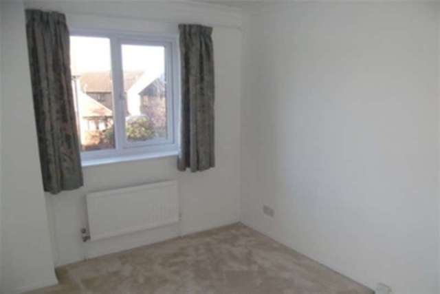  Image of 2 bedroom Terraced house to rent in The Windsors Buckhurst Hill IG9 at Buckhurst Hill, IG9 6DJ