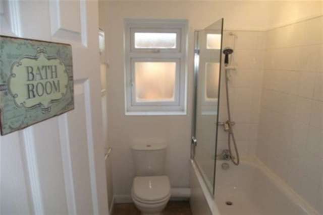  Image of 2 bedroom Terraced house to rent in The Windsors Buckhurst Hill IG9 at Buckhurst Hill, IG9 6DJ