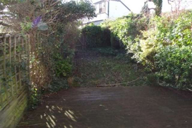  Image of 2 bedroom Terraced house to rent in The Windsors Buckhurst Hill IG9 at Buckhurst Hill, IG9 6DJ
