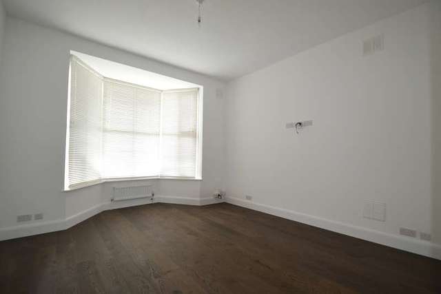  Image of 2 bedroom Flat to rent in Buckingham Road London NW10 at Harlesden  London, NW10 4RJ
