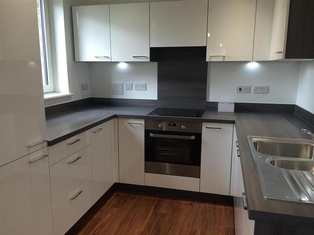  Image of 2 bedroom Flat to rent in Guinness Court Leafy Way Croydon CR0 at Cabot Close  CROYDON, CR0 4WL