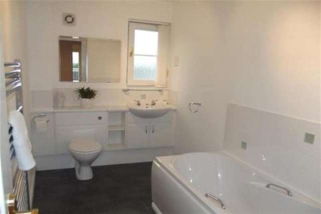  Image of 2 bedroom Flat to rent in Cadder Court Gartcosh Glasgow G69 at Glasgow, G69 8FB