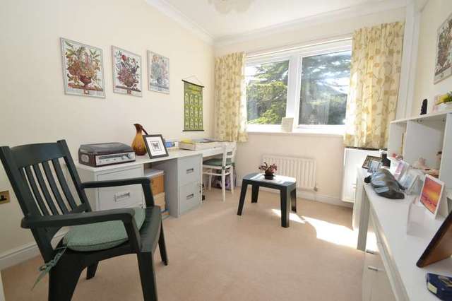  Image of 2 bedroom Flat for sale in Canford Cliffs Road Canford Cliffs Poole BH13 at 162-164 Canford Cliffs Road Canford Cliffs Poole, BH13 7EL