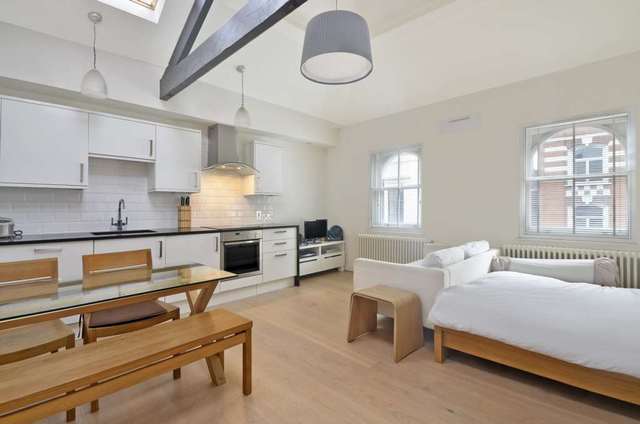  Image of Studio flat to rent in Catherine Street London WC2B at Catherine Street Covent Garden London, WC2B 5JS