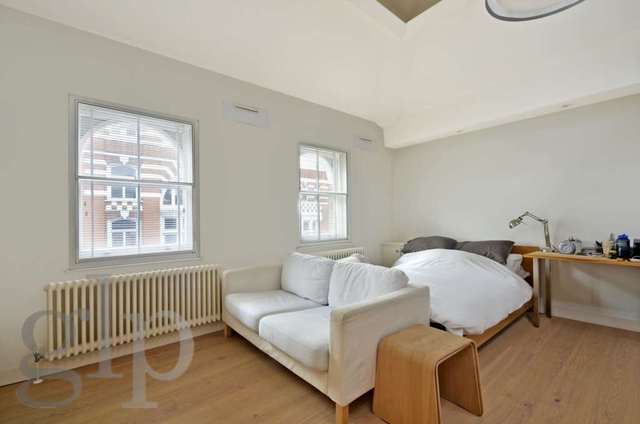  Image of Studio flat to rent in Catherine Street London WC2B at Catherine Street Covent Garden London, WC2B 5JS