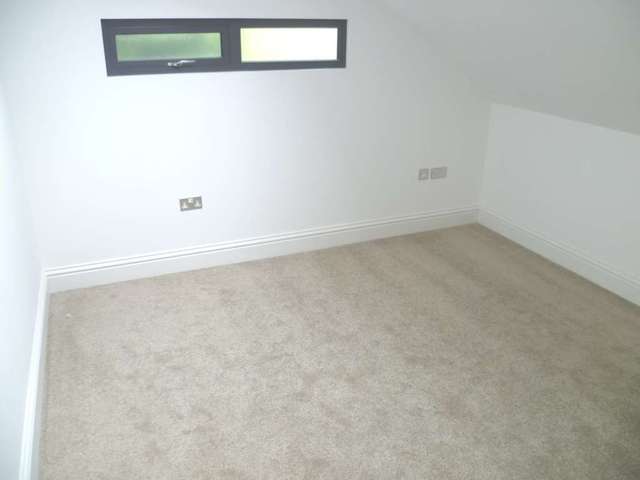  Image of 3 bedroom Semi-Detached house to rent in Roselands Close Eastbourne BN22 at Chandlers Mews  Eastbourne, BN22 8NU